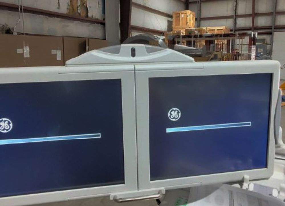 OEC 9900 Elite C-Arm Dual Monitor Display Loading
