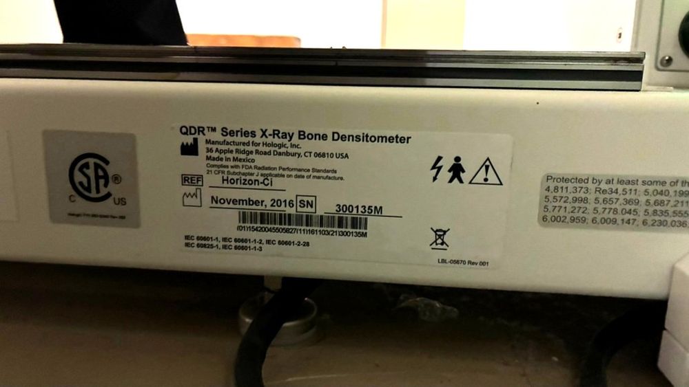 Hologic QDR Series Horizon-Ci X-Ray Bone Densitometer Product Label, SN 300135M, Nov 2016