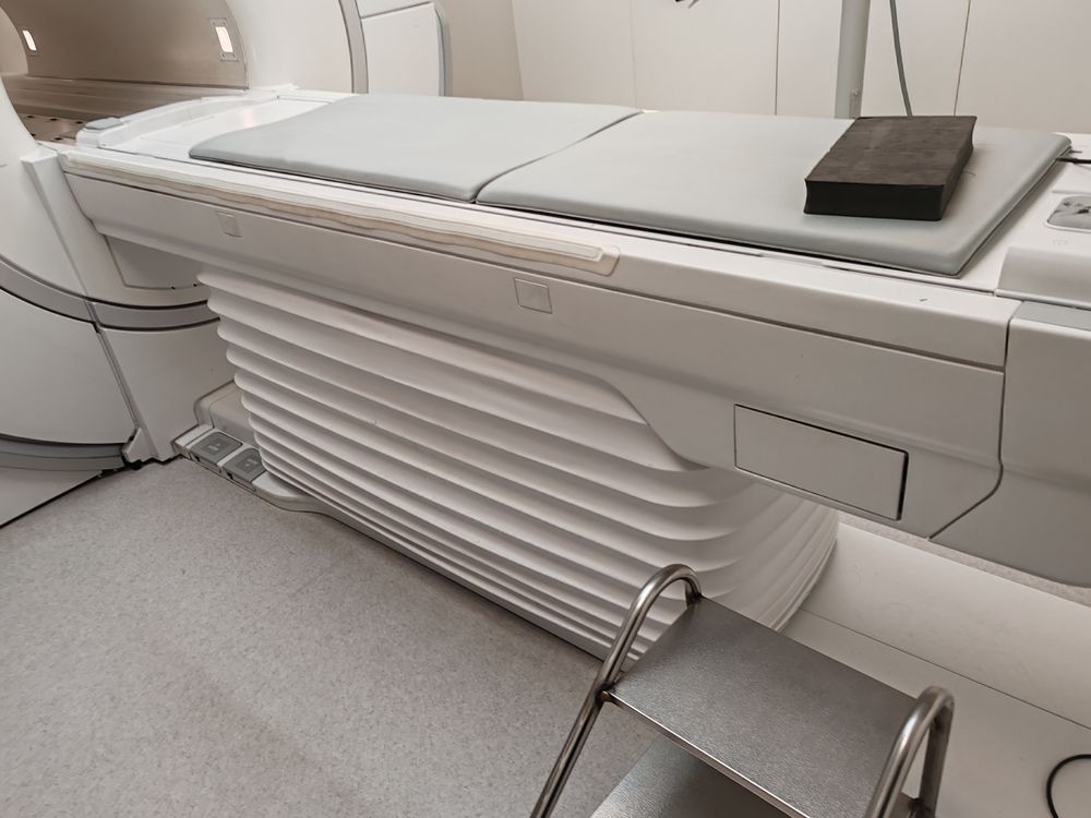 GE Voyager 1.5T MRI Table