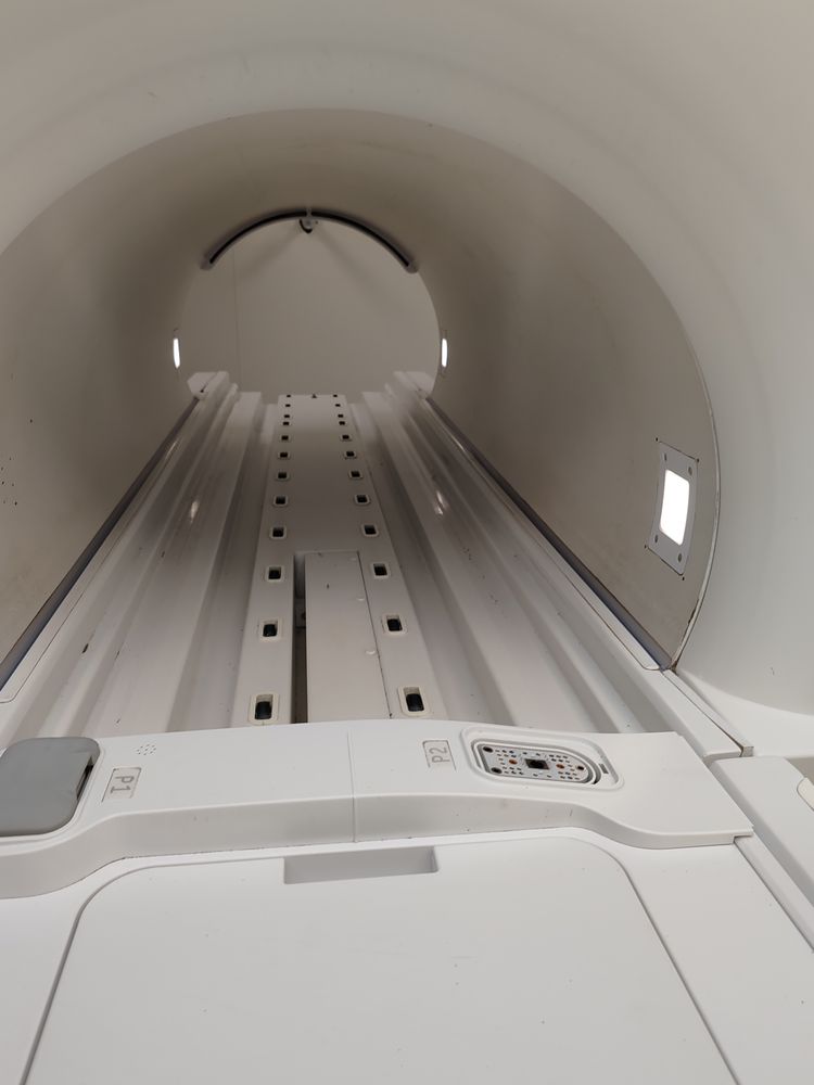 Interior of a GE Voyager 1.5T MRI scanner