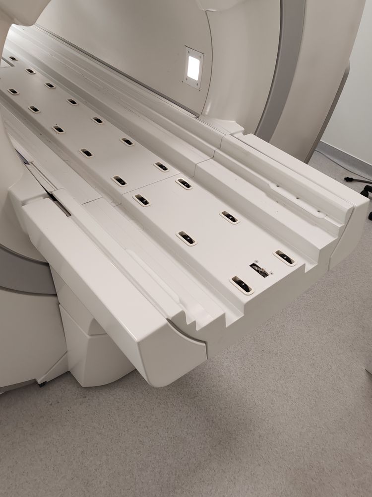GE Voyager 1.5T MRI Bed