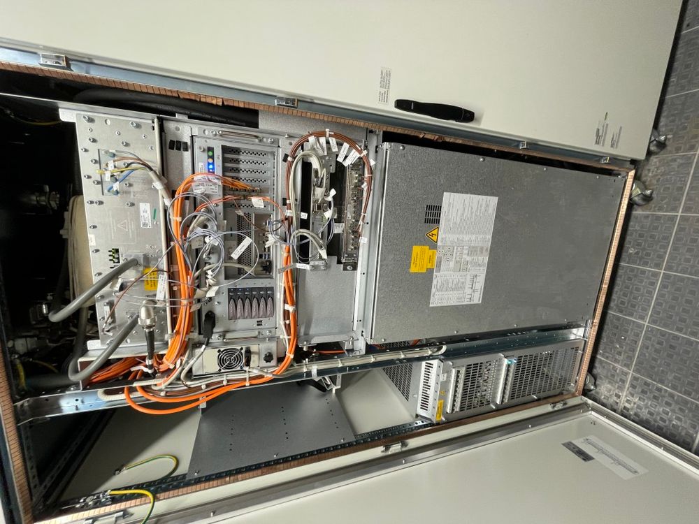 Siemens MRI Sempra Cabinet Interior