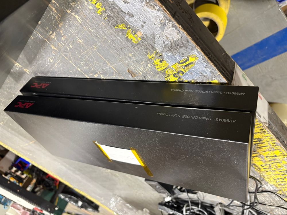 APC AP9604S Silcon DP300E Triple Chassis