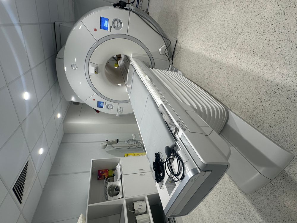 GE Signa Voyager MRI System