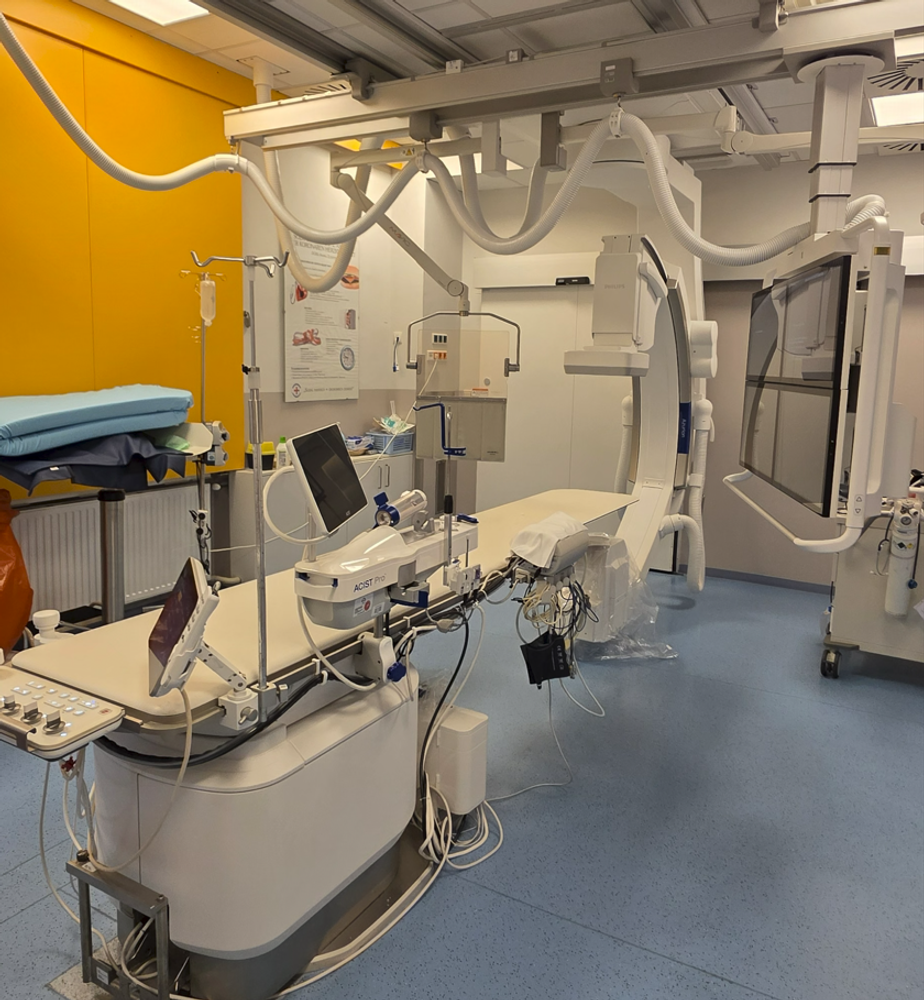 Philips Azurion 7 M12 Cath Lab Room