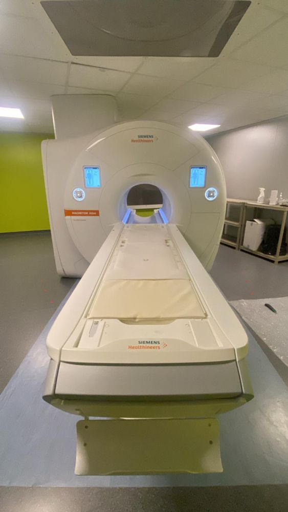 Siemens 1.5T Altea MRI System