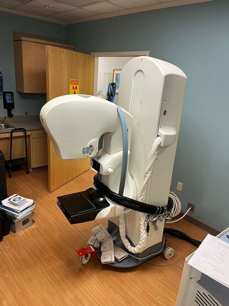 GE Essential 3D Tomo with Senoclaire Mammography Machine